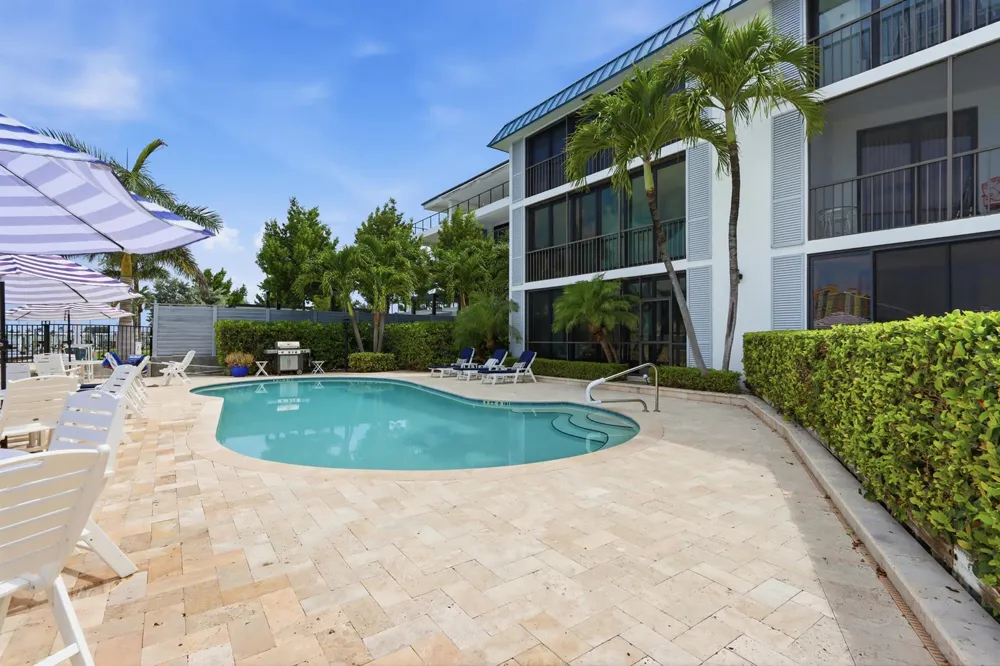 220 Lake Drive #206 Palm Beach Shores, FL 33404
