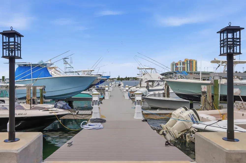 220 Lake Drive #206 Palm Beach Shores, FL 33404
