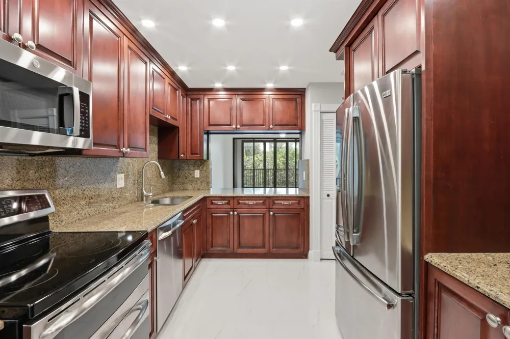 220 Lake Drive #206 Palm Beach Shores, FL 33404