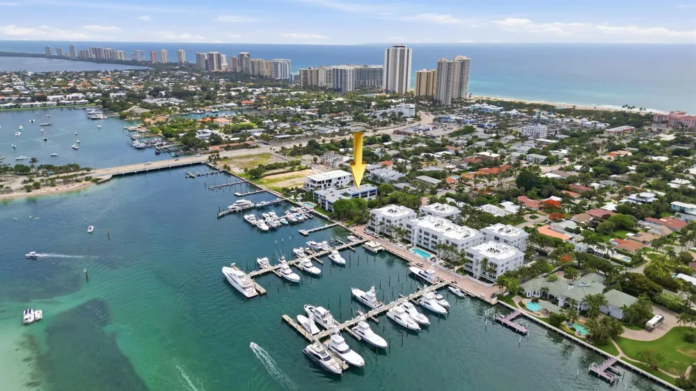 220 Lake Drive #206 Palm Beach Shores, FL 33404