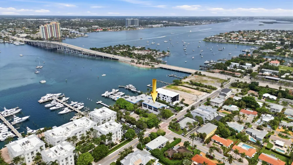 220 Lake Drive #206 Palm Beach Shores, FL 33404