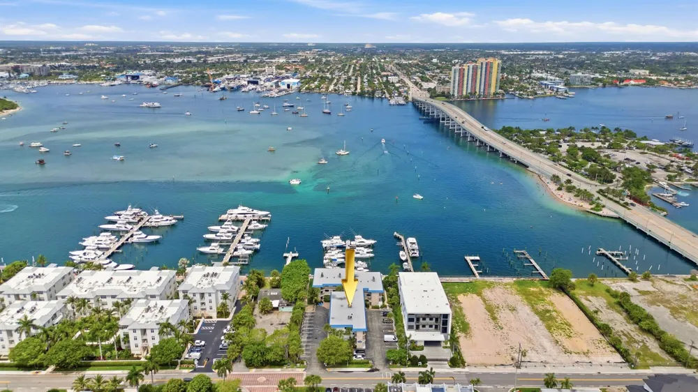 220 Lake Drive #206 Palm Beach Shores, FL 33404