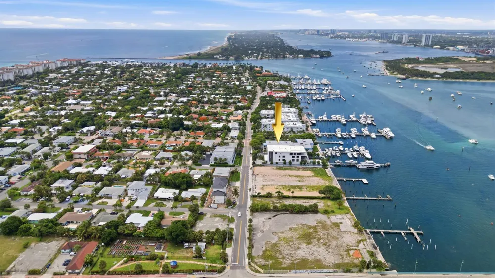 220 Lake Drive #206 Palm Beach Shores, FL 33404