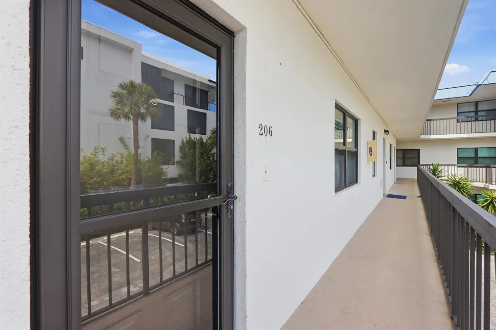 220 Lake Drive #206 Palm Beach Shores, FL 33404