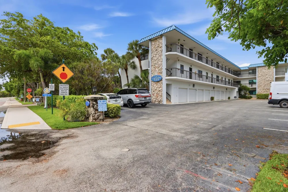 220 Lake Drive #206 Palm Beach Shores, FL 33404