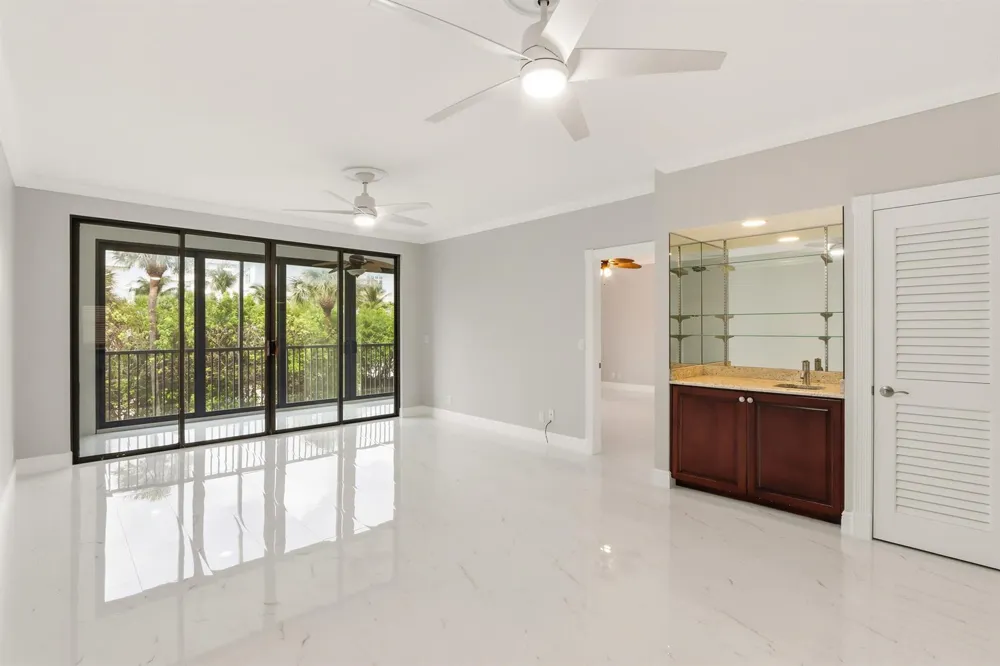 220 Lake Drive #206 Palm Beach Shores, FL 33404