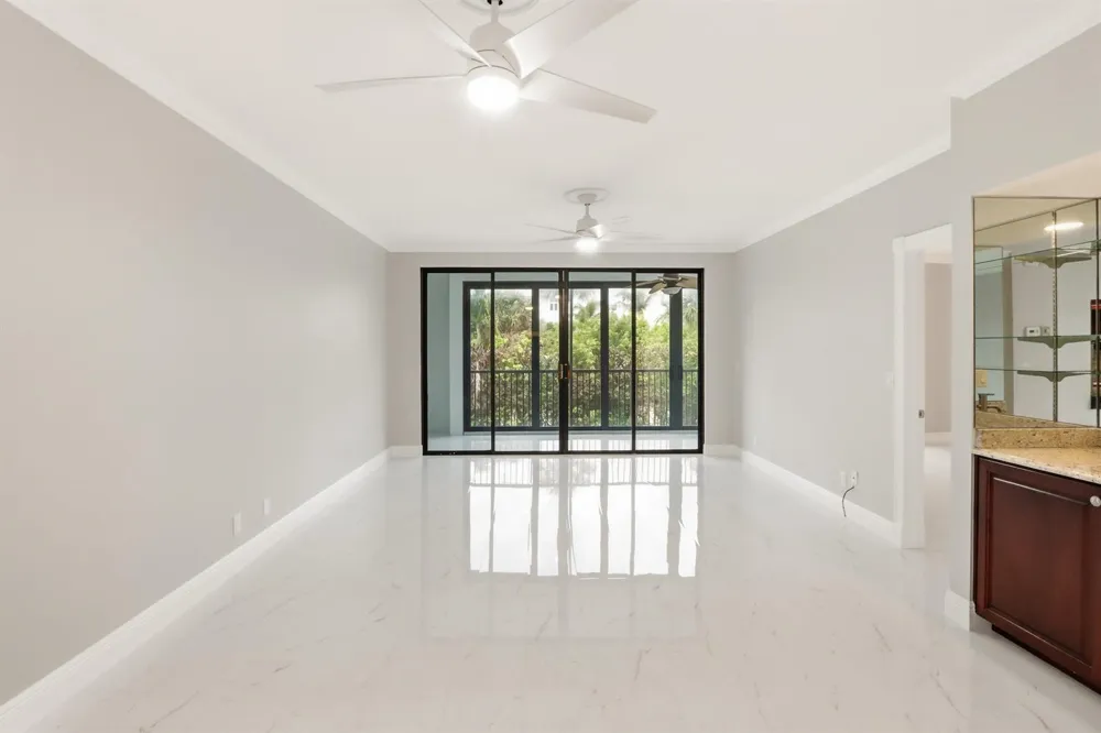 220 Lake Drive #206 Palm Beach Shores, FL 33404