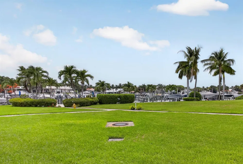 712 Bay Colony Drive S Juno Beach, FL 33408