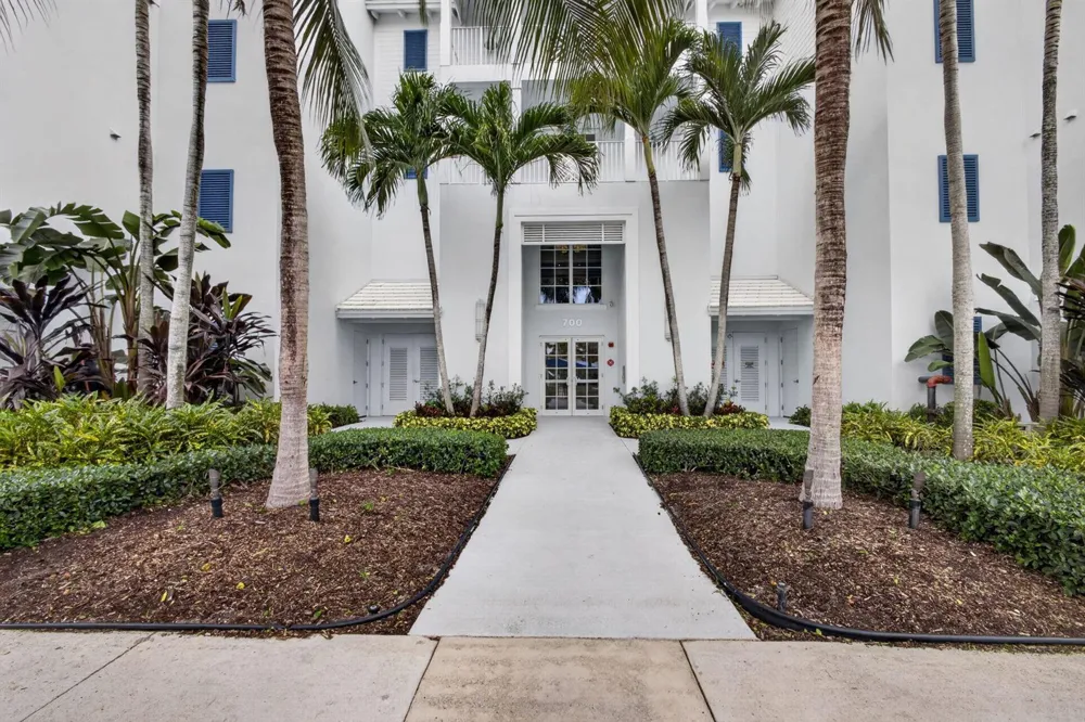 712 Bay Colony Drive S Juno Beach, FL 33408