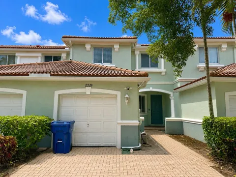 2228 Oakmont Drive