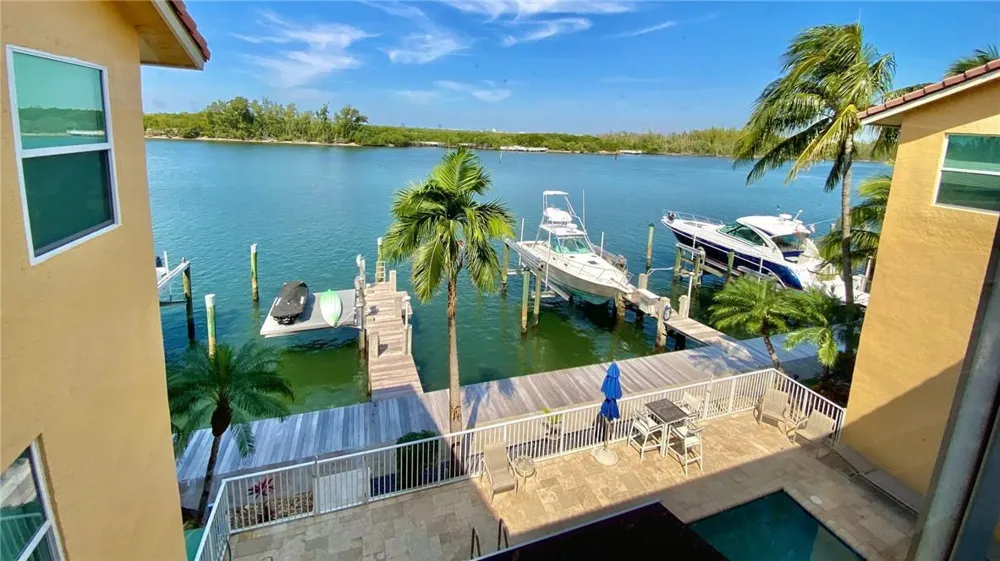 4230 Ocean Drive Hollywood, FL 33019