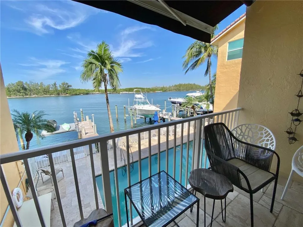 4230 Ocean Drive Hollywood, FL 33019