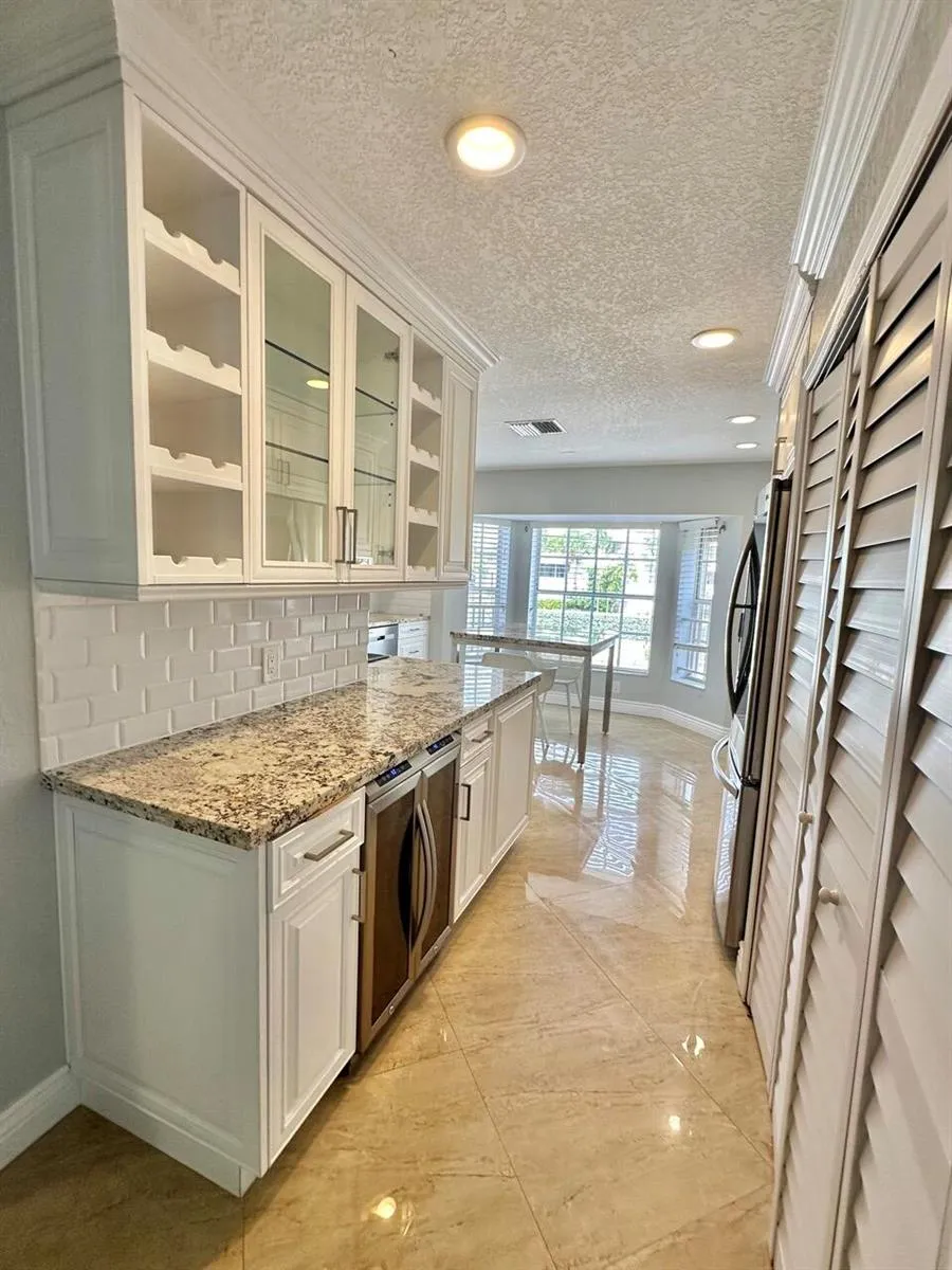 4230 Ocean Drive Hollywood, FL 33019