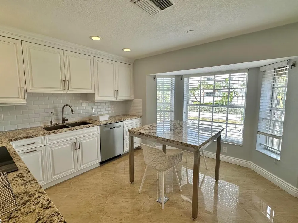 4230 Ocean Drive Hollywood, FL 33019