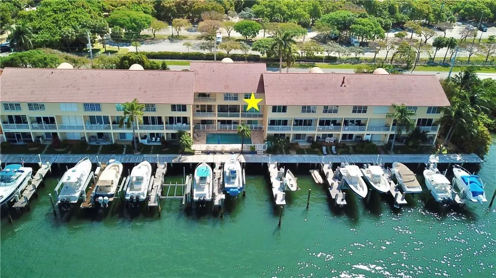 4230 Ocean Drive Hollywood, FL 33019