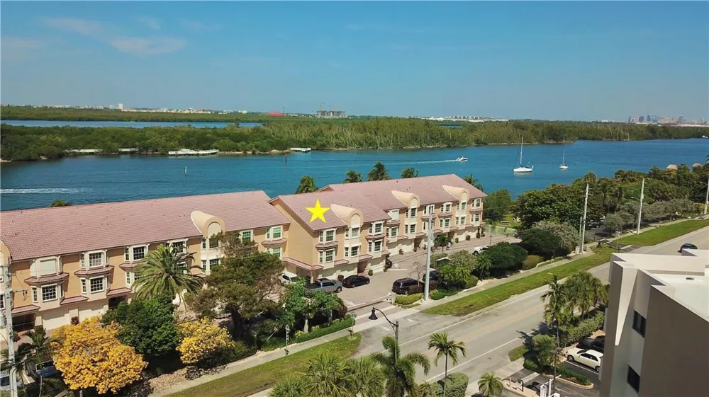 4230 Ocean Drive Hollywood, FL 33019