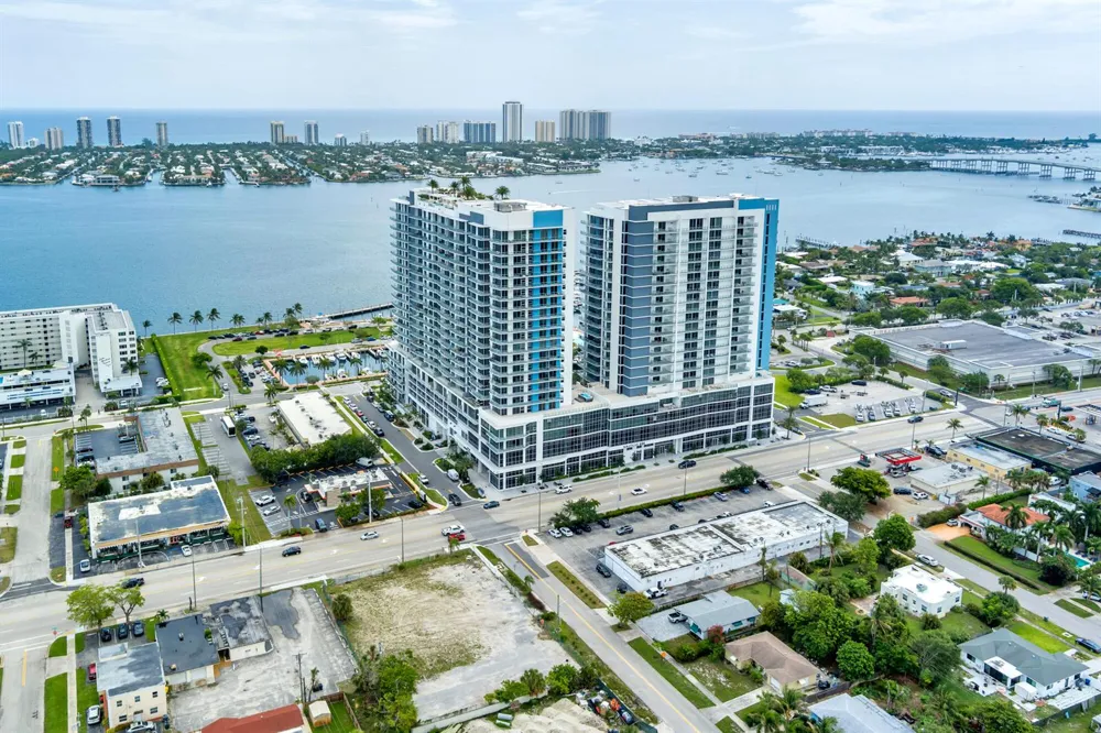 220 Lake Shore Drive #1809 Lake Park, FL 33403