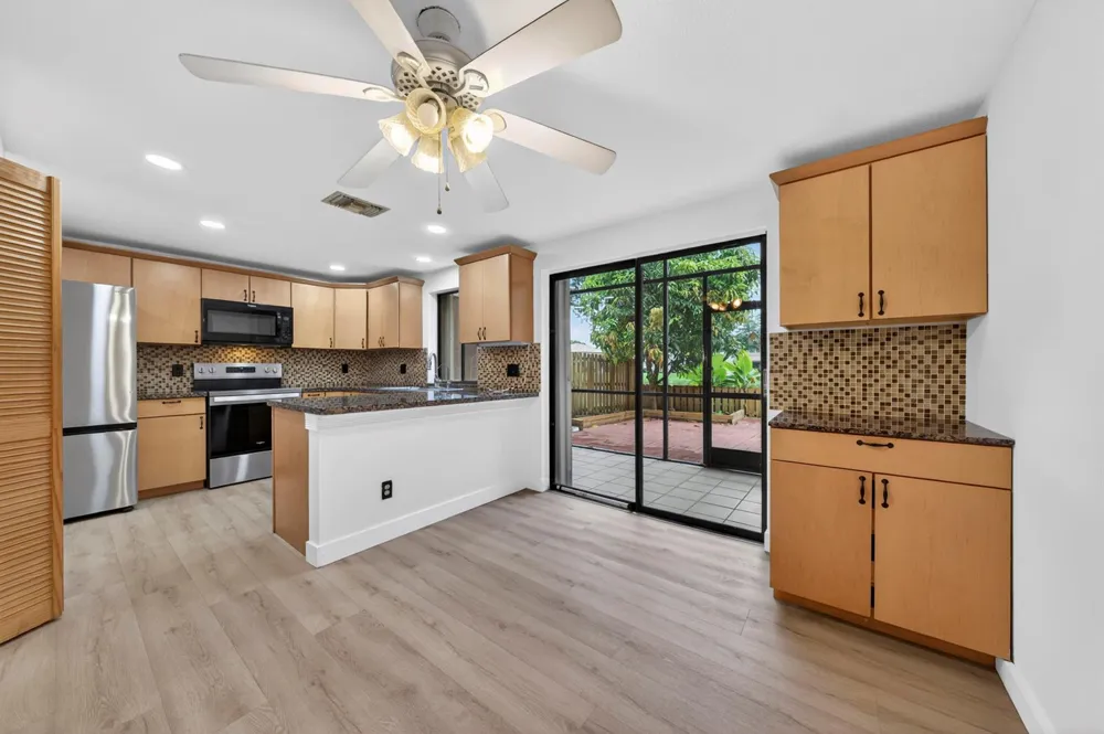 5182 S University Drive Davie, FL 33328