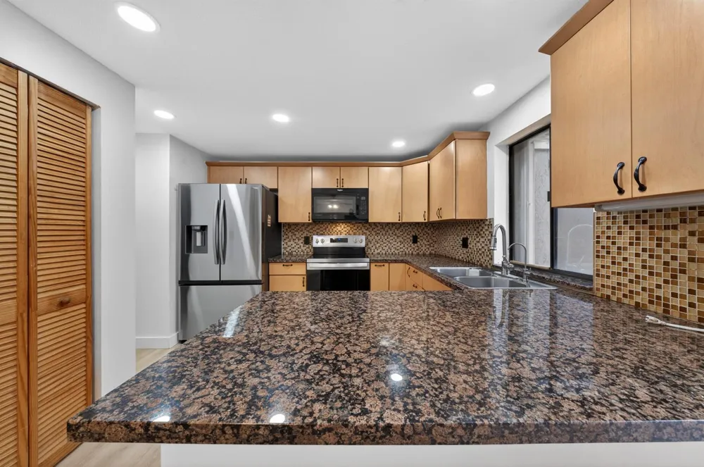 5182 S University Drive Davie, FL 33328