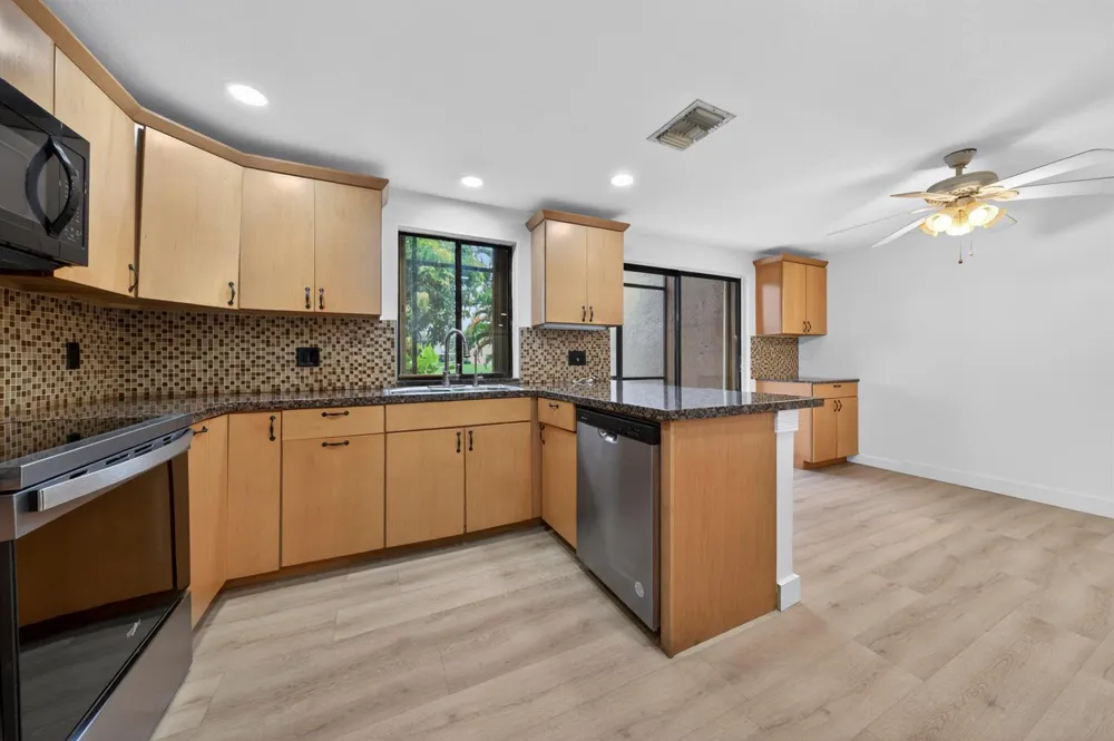 5182 S University Drive Davie, FL 33328