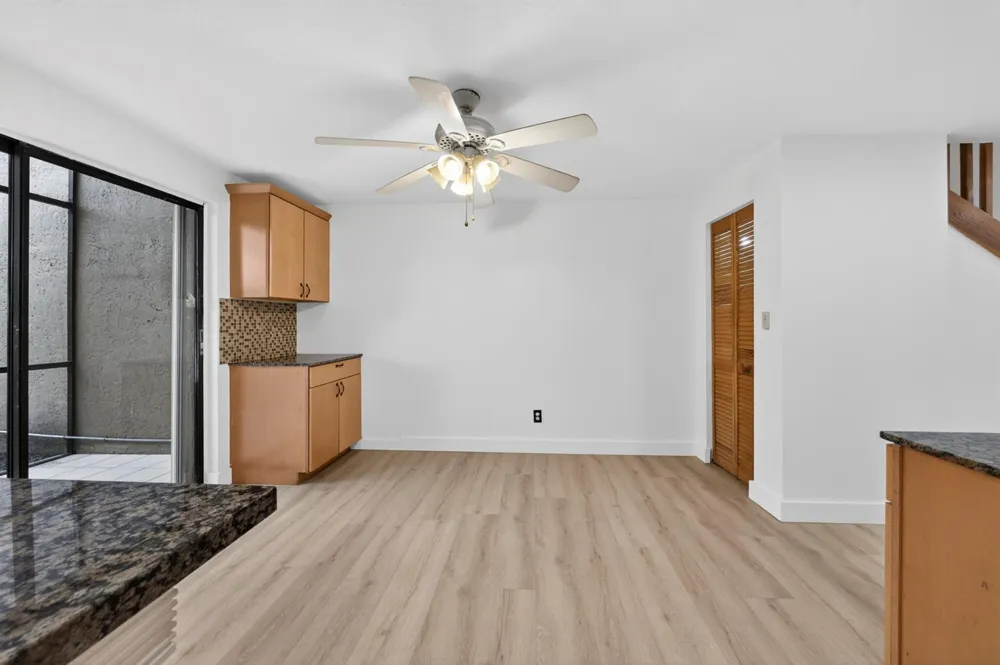 5182 S University Drive Davie, FL 33328