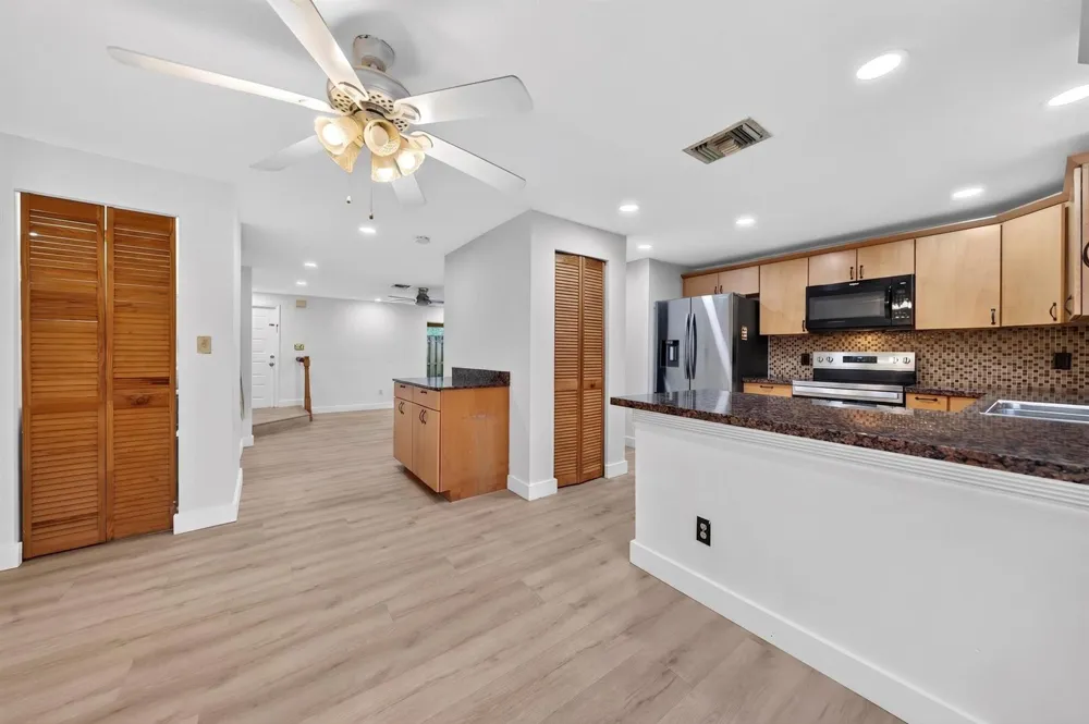 5182 S University Drive Davie, FL 33328