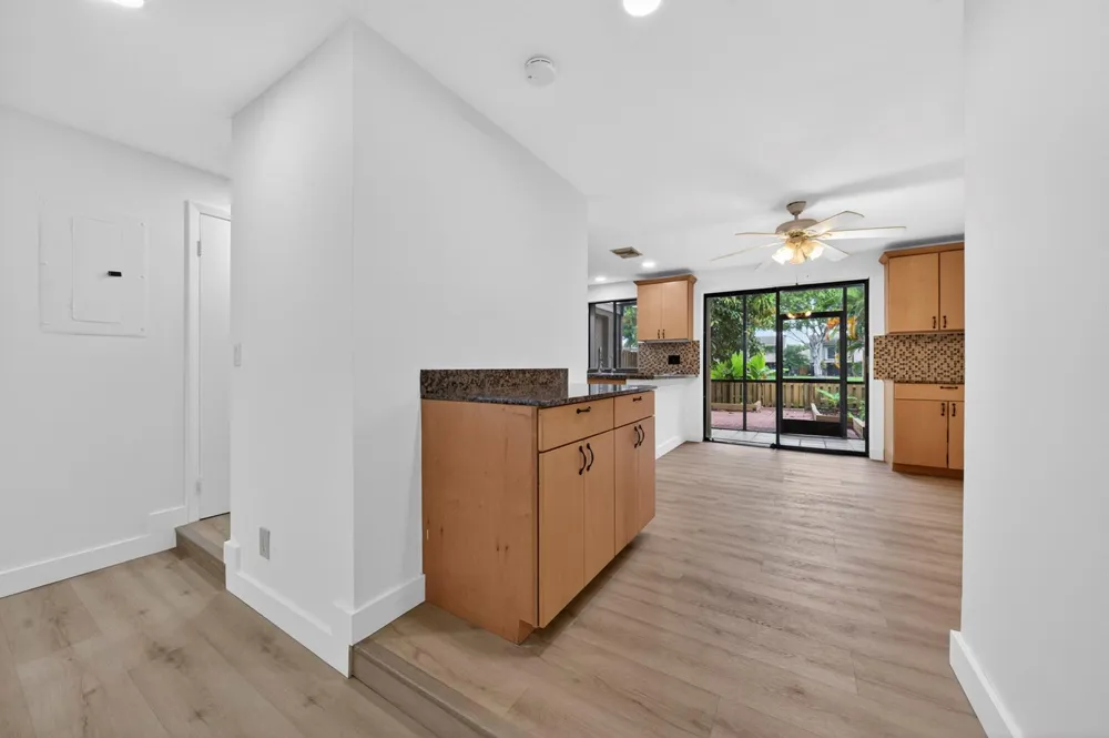 5182 S University Drive Davie, FL 33328
