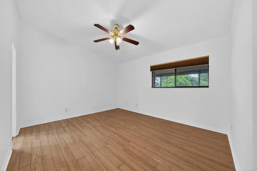 5182 S University Drive Davie, FL 33328