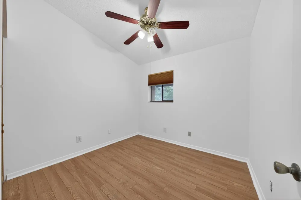 5182 S University Drive Davie, FL 33328