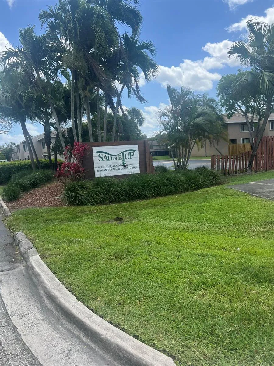 5182 S University Drive Davie, FL 33328