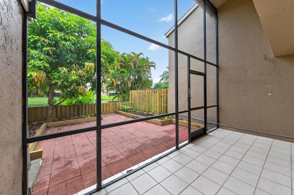 5182 S University Drive Davie, FL 33328