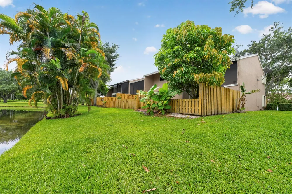 5182 S University Drive Davie, FL 33328