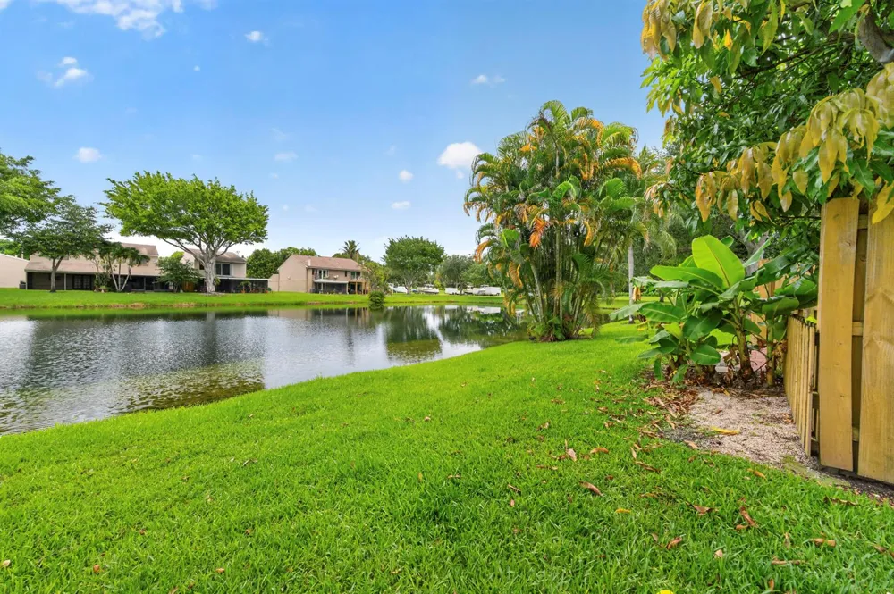 5182 S University Drive Davie, FL 33328