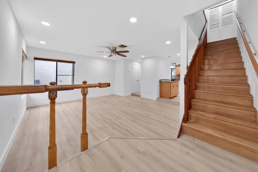 5182 S University Drive Davie, FL 33328