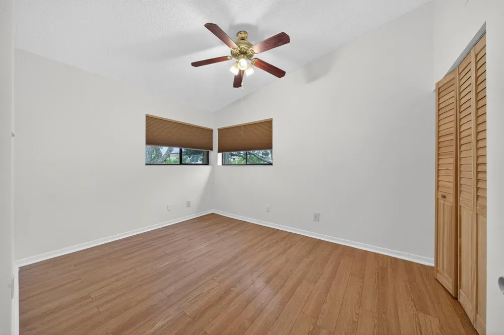 5182 S University Drive Davie, FL 33328