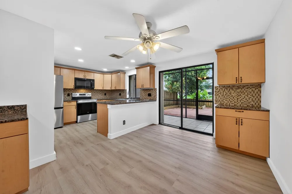 5182 S University Drive Davie, FL 33328