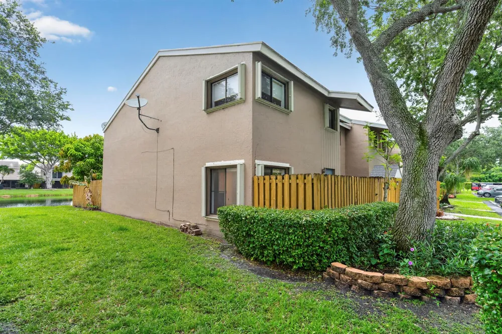 5182 S University Drive Davie, FL 33328
