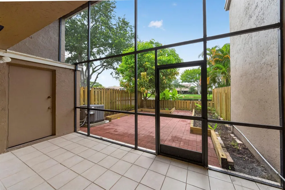 5182 S University Drive Davie, FL 33328