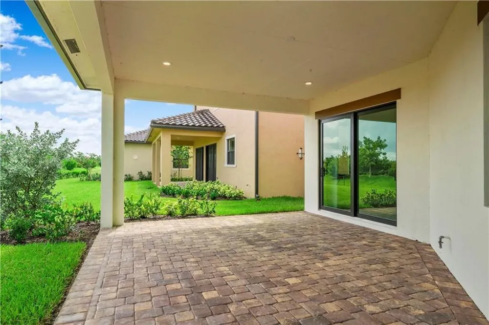 12135 E Baypoint Circle Parkland, FL 33076
