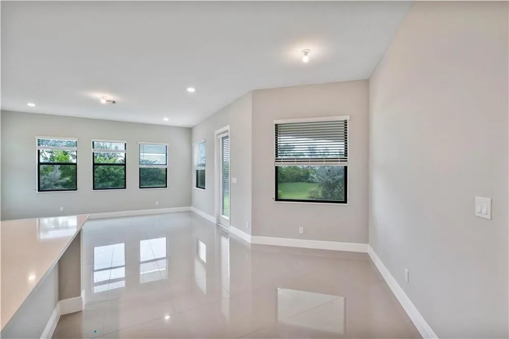 12135 E Baypoint Circle Parkland, FL 33076