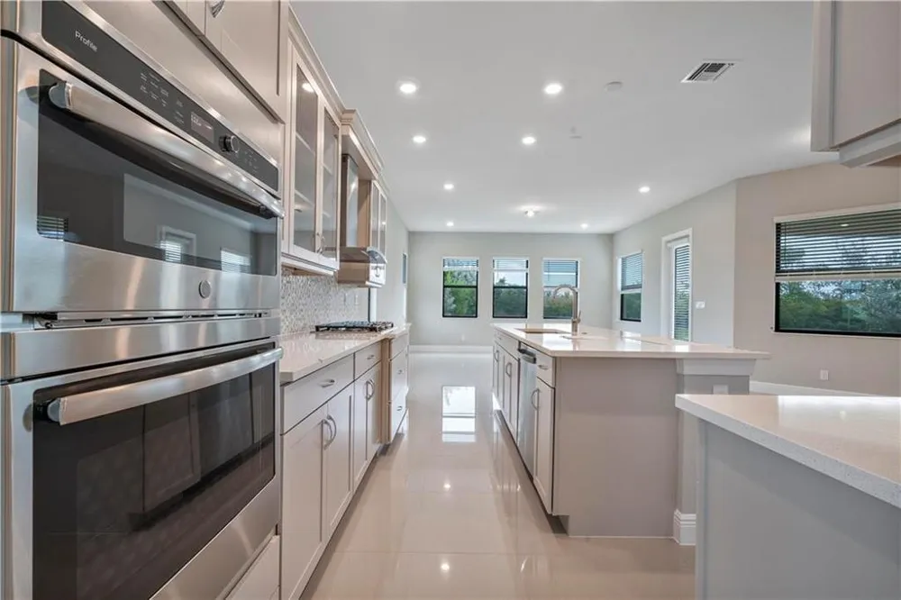 12135 E Baypoint Circle Parkland, FL 33076