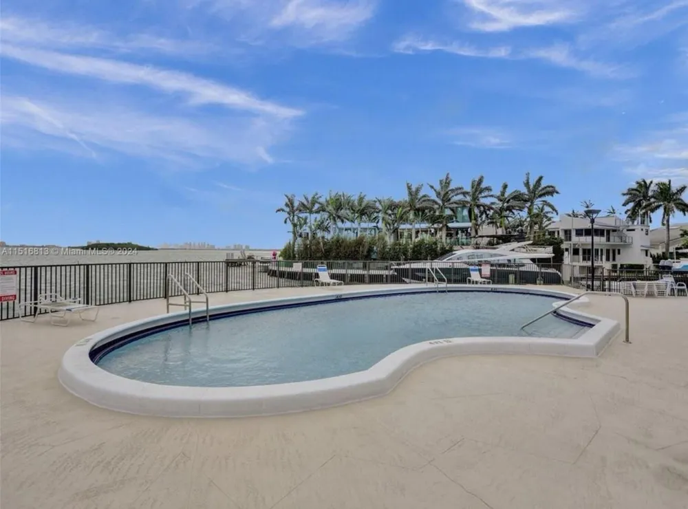 11930 Bayshore Drive #601 North Miami, FL 33181