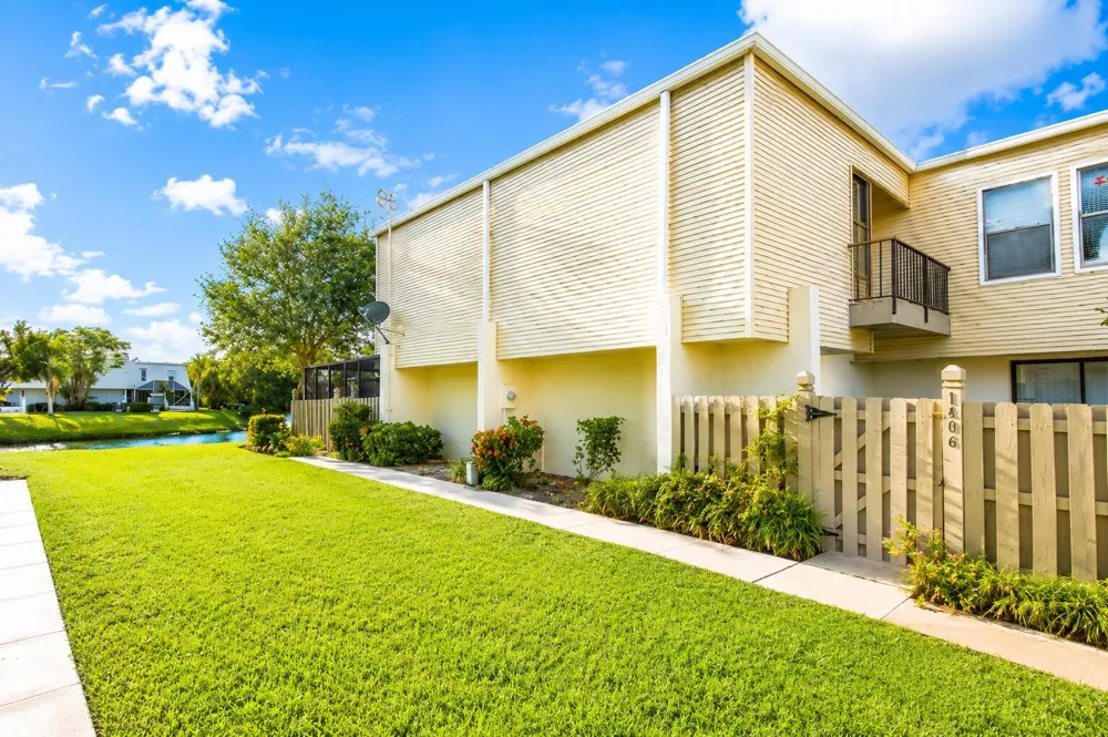1608 Shaker Circle Wellington, FL 33414