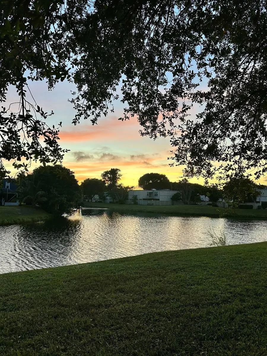 1608 Shaker Circle Wellington, FL 33414