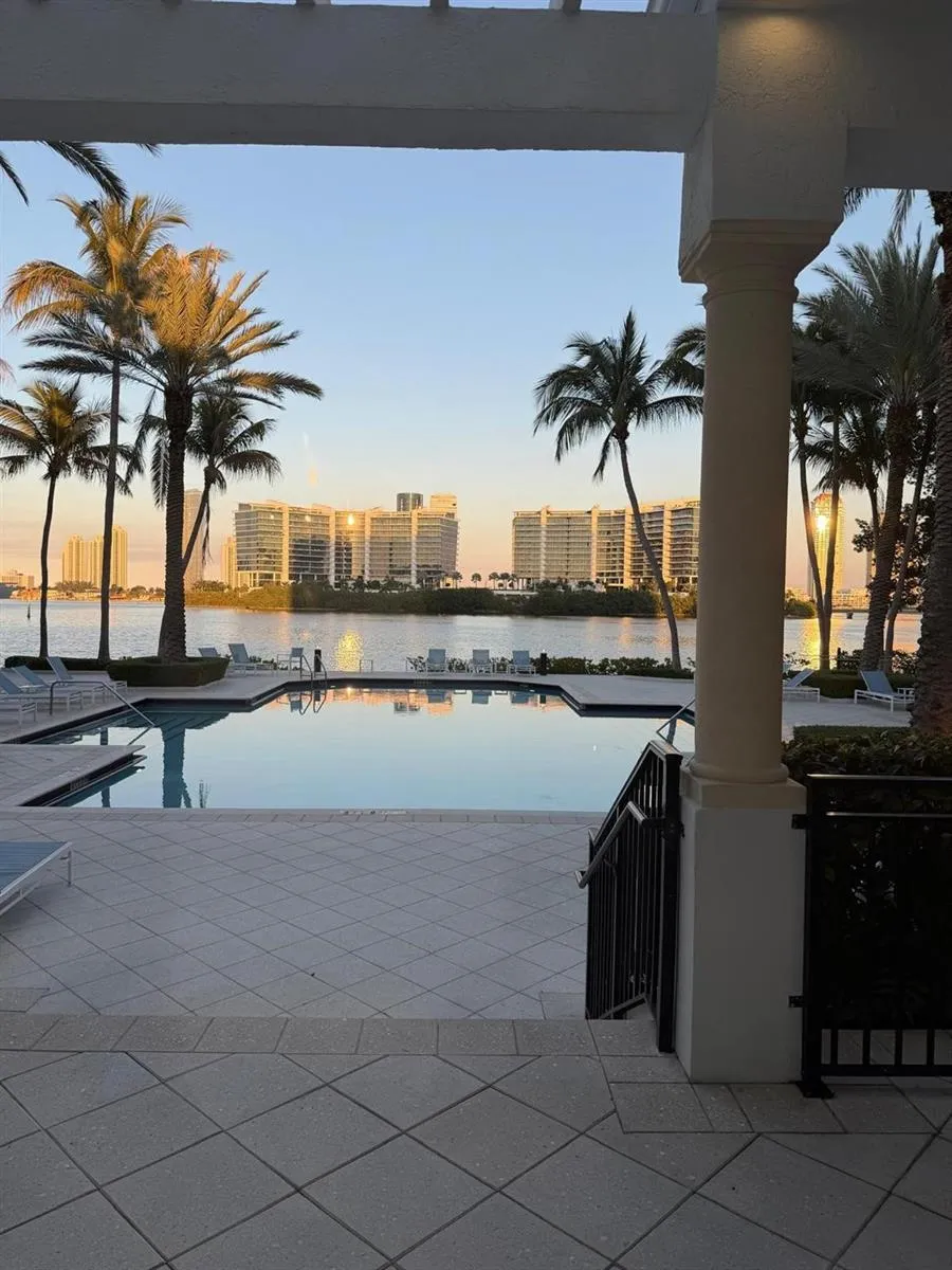 3225 NE 184th Street #10303 Aventura, FL 33160