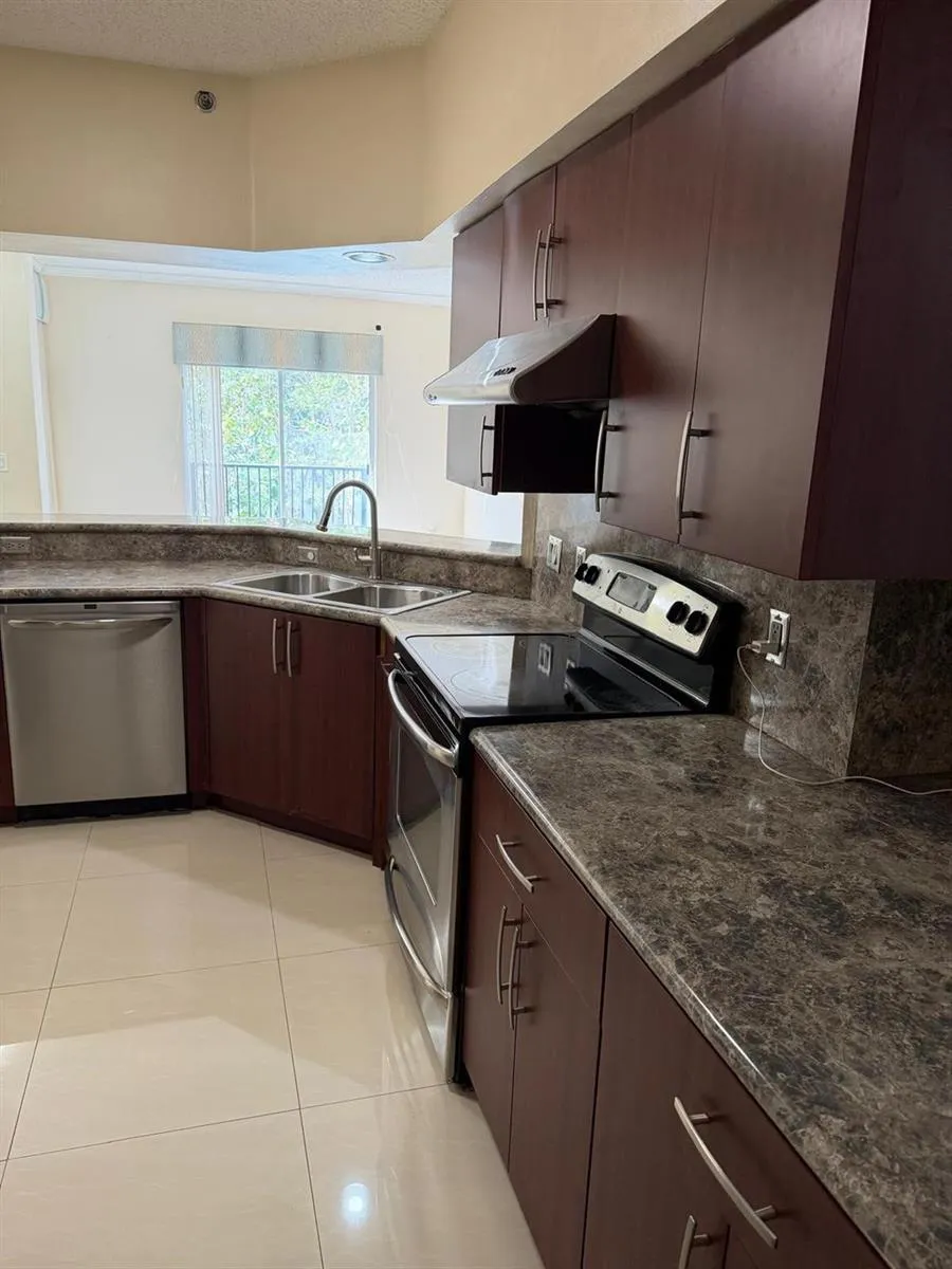 3225 NE 184th Street #10303 Aventura, FL 33160