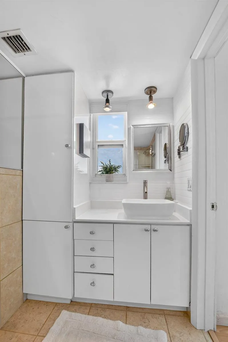 1050 Hillsboro Mile #602w Hillsboro Beach, FL 33062