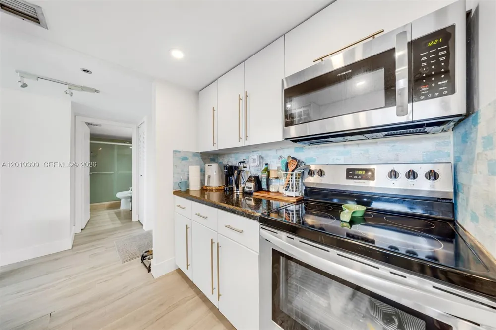 7601 E Treasure Dr #923 North Bay Village, FL 33141
