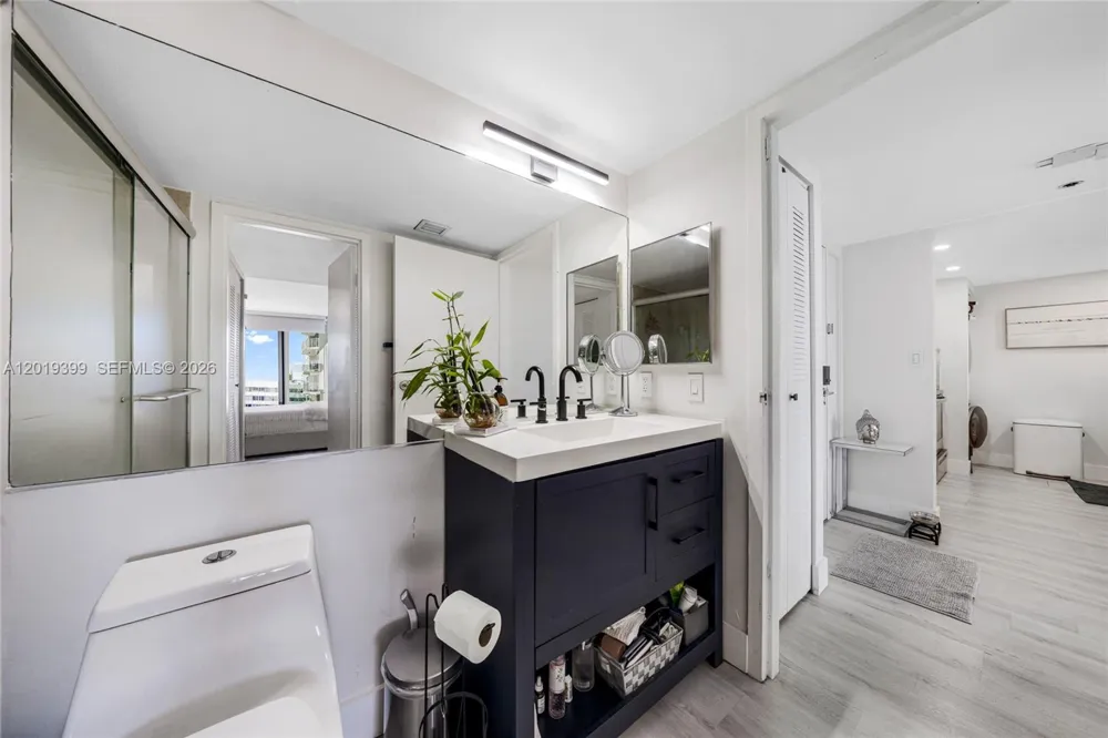7601 E Treasure Dr #923 North Bay Village, FL 33141