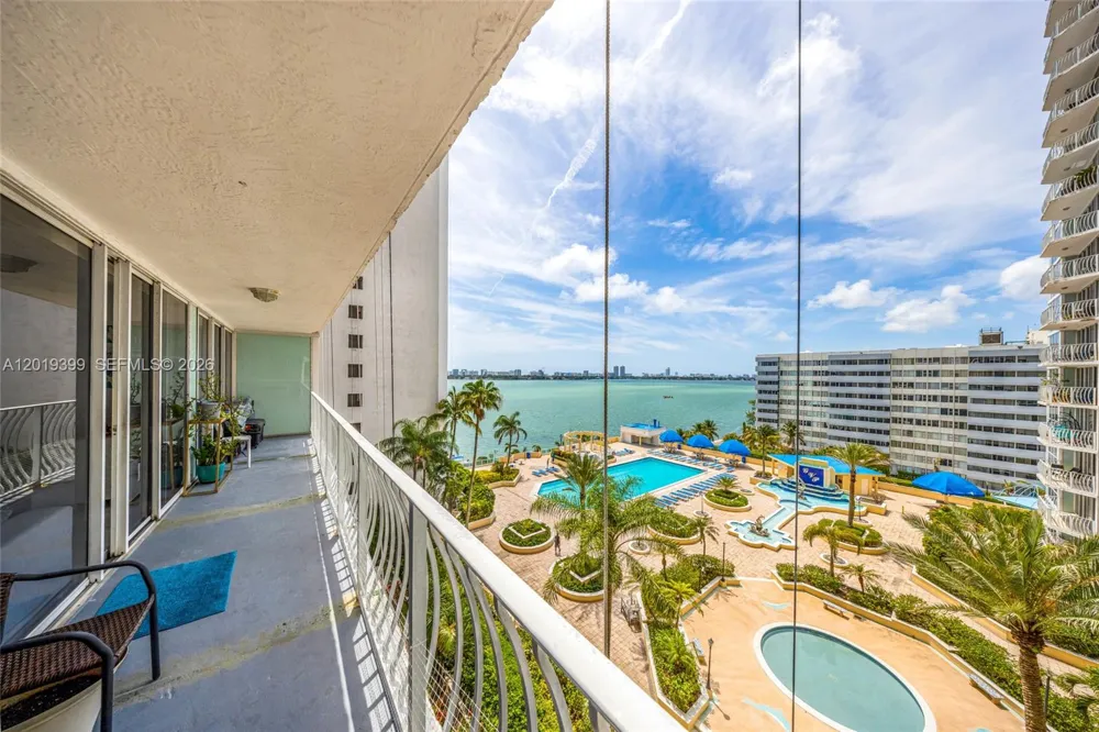 7601 E Treasure Dr #923 North Bay Village, FL 33141